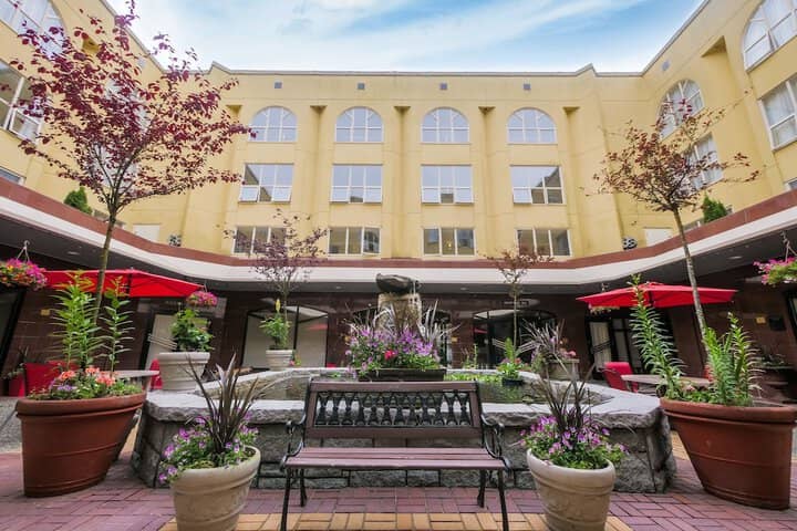 Hotel Exterior 60 of 65