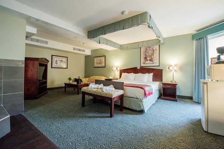 Room 33 of 65